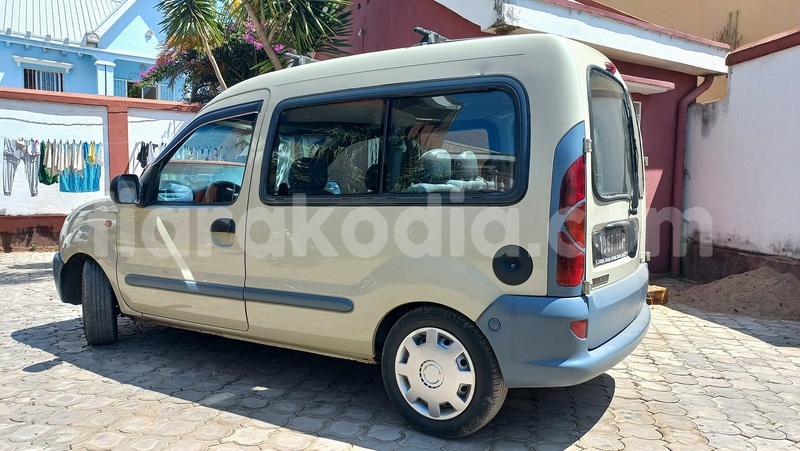 Big with watermark renault kangoo analamanga antananarivo 8192