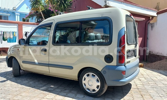 Acheter Occasion Voiture Renault Kangoo Beige à Antananarivo, Analamanga Acheter Occasion Voiture Renault Kangoo Beige à Antananarivo, Analamanga