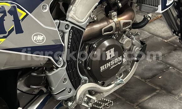 Buy Used Yamaha YZ450F Blue Bike in Ambalavao in High Matsiatra Buy Used Yamaha YZ450F Blue Bike in Ambalavao in High Matsiatra