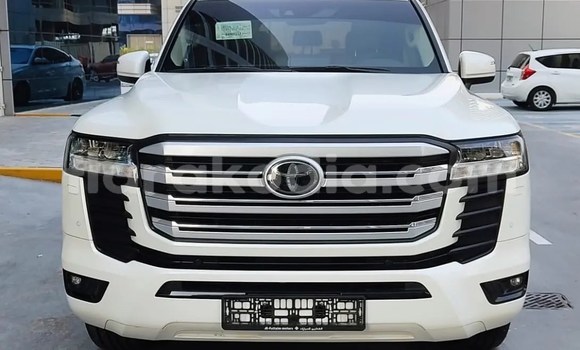 Acheter Occasion Voiture Toyota Land Cruiser Blanc à Andevoranto, Toamasina Acheter Occasion Voiture Toyota Land Cruiser Blanc à Andevoranto, Toamasina
