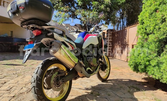 Acheter Occasion Moto Honda CRF Blanc à Antananarivo, Analamanga Acheter Occasion Moto Honda CRF Blanc à Antananarivo, Analamanga