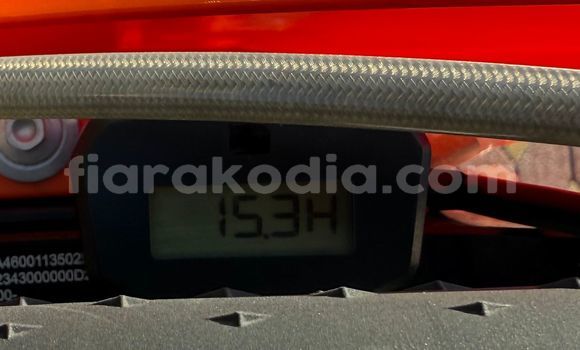 Hividy KTM 350 beige Bike in Ambalavao in High Matsiatra Hividy KTM 350 beige Bike in Ambalavao in High Matsiatra