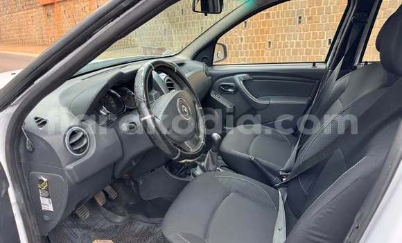 Buy Used Dacia Duster White Car in Ambatomainty in Melaky Buy Used Dacia Duster White Car in Ambatomainty in Melaky