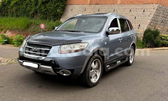 Buy Used Hyundai Santa Fe Silver Car in Ambatondrazaka in Alaotra-Mangoro Buy Used Hyundai Santa Fe Silver Car in Ambatondrazaka in Alaotra-Mangoro