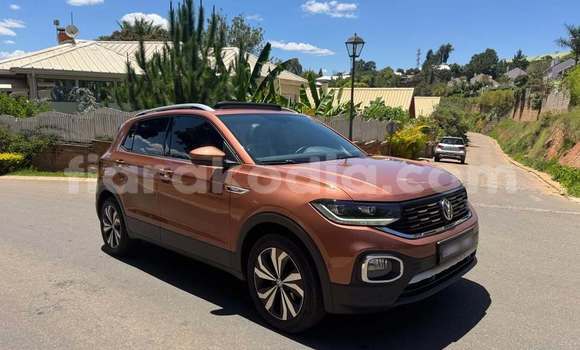 Acheter Occasion Voiture Volkswagen T-Roc Autre à Ambatondrazaka, Alaotra-Mangoro Acheter Occasion Voiture Volkswagen T-Roc Autre à Ambatondrazaka, Alaotra-Mangoro