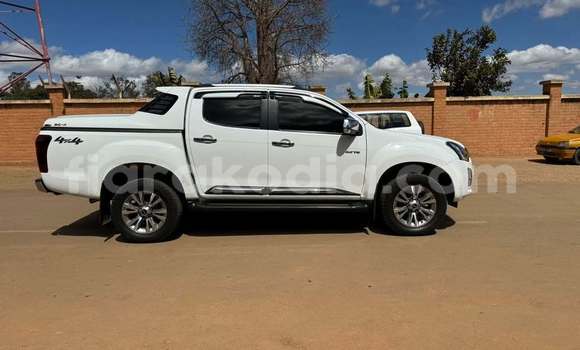 Acheter Occasion Voiture Isuzu D–MAX Blanc à Antananarivo, Analamanga Acheter Occasion Voiture Isuzu D–MAX Blanc à Antananarivo, Analamanga