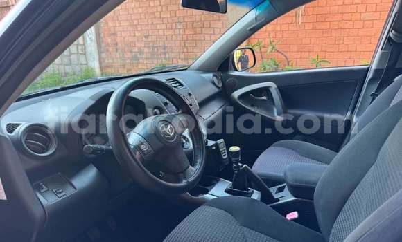 Acheter Occasion Voiture Toyota RAV4 Bleu à Antananarivo, Analamanga Acheter Occasion Voiture Toyota RAV4 Bleu à Antananarivo, Analamanga