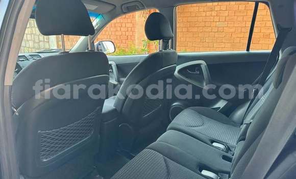 Acheter Occasion Voiture Toyota RAV4 Bleu à Antananarivo, Analamanga Acheter Occasion Voiture Toyota RAV4 Bleu à Antananarivo, Analamanga