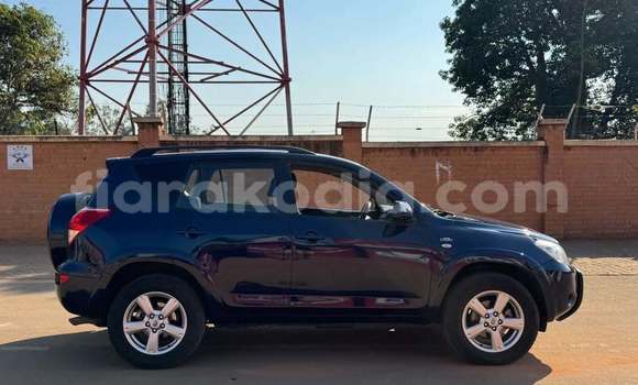 Acheter Occasion Voiture Toyota RAV4 Bleu à Antananarivo, Analamanga Acheter Occasion Voiture Toyota RAV4 Bleu à Antananarivo, Analamanga