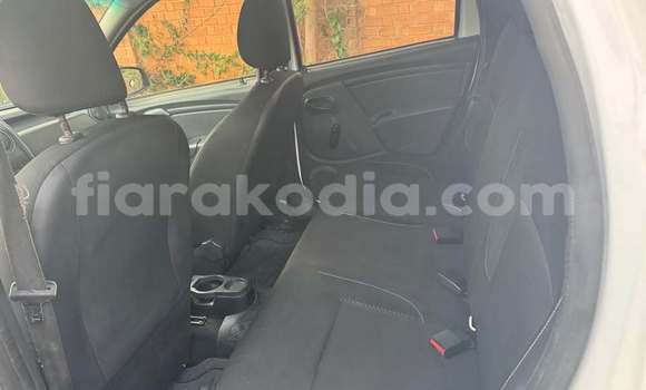 Buy Used Dacia Duster White Car in Antananarivo in Analamanga Buy Used Dacia Duster White Car in Antananarivo in Analamanga