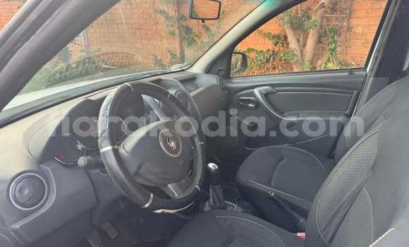 Buy Used Dacia Duster White Car in Antananarivo in Analamanga Buy Used Dacia Duster White Car in Antananarivo in Analamanga