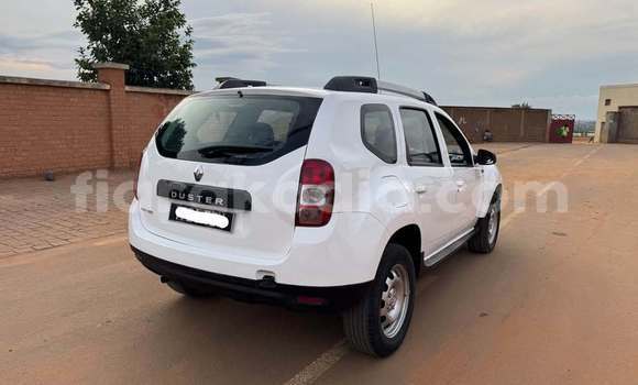 Buy Used Dacia Duster White Car in Antananarivo in Analamanga Buy Used Dacia Duster White Car in Antananarivo in Analamanga