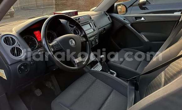 Buy Used Volkswagen Tiguan Silver Car in Antananarivo in Analamanga Buy Used Volkswagen Tiguan Silver Car in Antananarivo in Analamanga