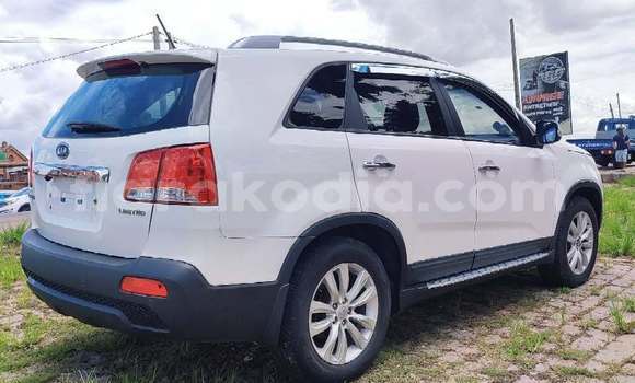 Buy Used Kia Sorento White Car in Antananarivo in Analamanga Buy Used Kia Sorento White Car in Antananarivo in Analamanga