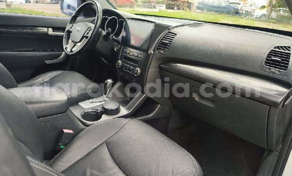 Hividy Renault 18 Silver Car in Antananarivo in Analamanga Hividy Renault 18 Silver Car in Antananarivo in Analamanga