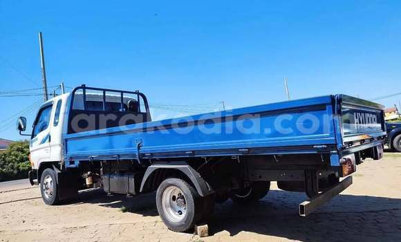 Hividy Hyundai Marcia Blue Car in Antananarivo in Analamanga Hividy Hyundai Marcia Blue Car in Antananarivo in Analamanga