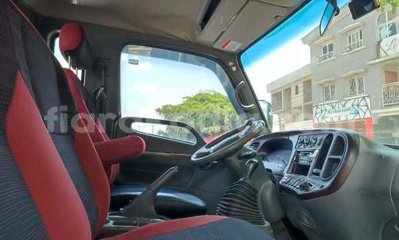 Hividy Hyundai Marcia Blue Car in Antananarivo in Analamanga Hividy Hyundai Marcia Blue Car in Antananarivo in Analamanga