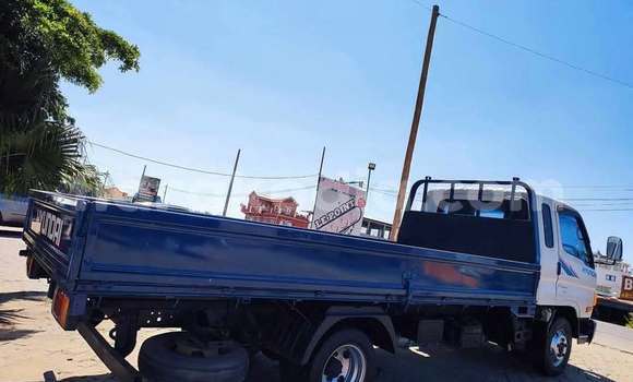 Hividy Hyundai Marcia Blue Car in Antananarivo in Analamanga Hividy Hyundai Marcia Blue Car in Antananarivo in Analamanga