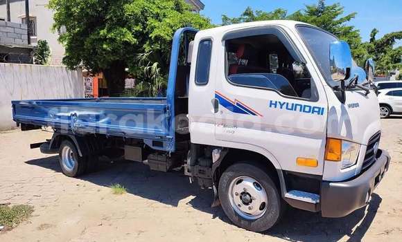 Hividy Hyundai Marcia Blue Car in Antananarivo in Analamanga Hividy Hyundai Marcia Blue Car in Antananarivo in Analamanga