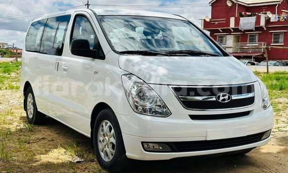 Hividy Hyundai Grand Starex fotsy Car in Antananarivo in Analamanga Hividy Hyundai Grand Starex fotsy Car in Antananarivo in Analamanga