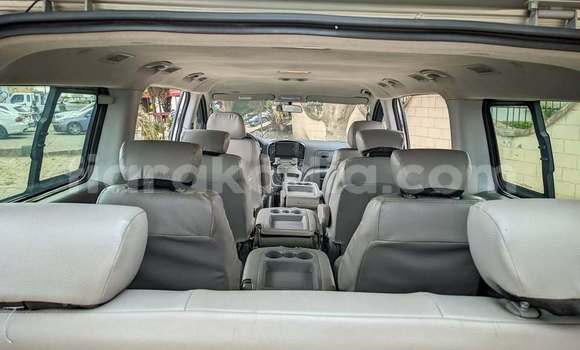 Hividy Hyundai Grand Starex fotsy Car in Antananarivo in Analamanga Hividy Hyundai Grand Starex fotsy Car in Antananarivo in Analamanga