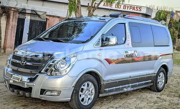 Hividy Hyundai Grand Starex fotsy Car in Antananarivo in Analamanga Hividy Hyundai Grand Starex fotsy Car in Antananarivo in Analamanga