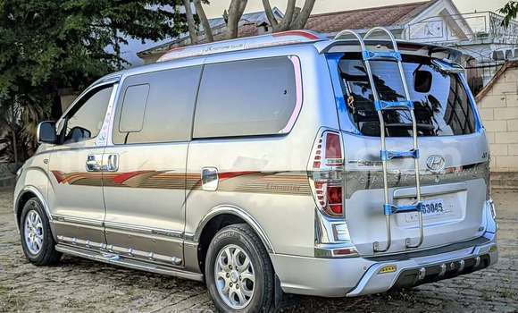 Hividy Hyundai Grand Starex fotsy Car in Antananarivo in Analamanga Hividy Hyundai Grand Starex fotsy Car in Antananarivo in Analamanga