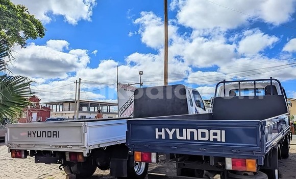 Hividy Hyundai Chorus fotsy Truck in Antananarivo in Analamanga Hividy Hyundai Chorus fotsy Truck in Antananarivo in Analamanga