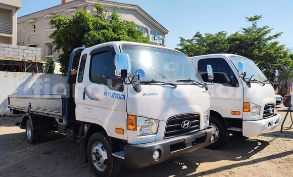 Hividy Hyundai Chorus fotsy Truck in Antananarivo in Analamanga Hividy Hyundai Chorus fotsy Truck in Antananarivo in Analamanga