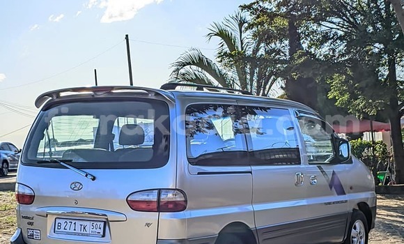 Buy Used Hyundai Starex Silver Car in Antananarivo in Analamanga Buy Used Hyundai Starex Silver Car in Antananarivo in Analamanga