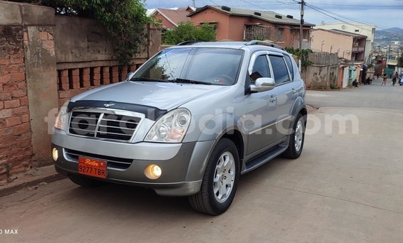 Acheter Occasion Voiture SsangYong Rexton Gris à Antananarivo, Analamanga Acheter Occasion Voiture SsangYong Rexton Gris à Antananarivo, Analamanga