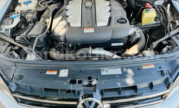 Buy Used Volkswagen Touareg White Car in Antananarivo in Analamanga Buy Used Volkswagen Touareg White Car in Antananarivo in Analamanga