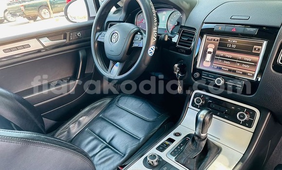 Buy Used Volkswagen Touareg White Car in Antananarivo in Analamanga Buy Used Volkswagen Touareg White Car in Antananarivo in Analamanga
