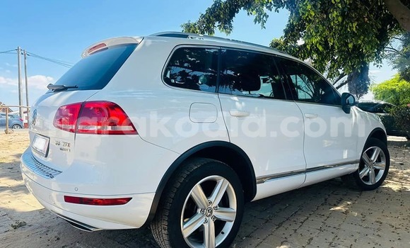 Buy Used Volkswagen Touareg White Car in Antananarivo in Analamanga Buy Used Volkswagen Touareg White Car in Antananarivo in Analamanga