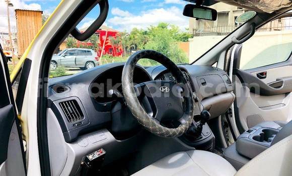 Buy Used Hyundai Starex Other Car in Arivonimamo in Itasy Buy Used Hyundai Starex Other Car in Arivonimamo in Itasy