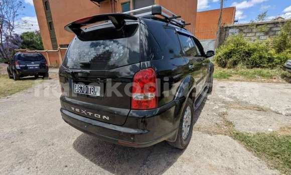 Buy Used Toyota Regius Black Car in Antananarivo in Analamanga Buy Used Toyota Regius Black Car in Antananarivo in Analamanga