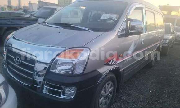 Acheter Occasion Voiture Hyundai Starex Gris à Antananarivo, Analamanga Acheter Occasion Voiture Hyundai Starex Gris à Antananarivo, Analamanga