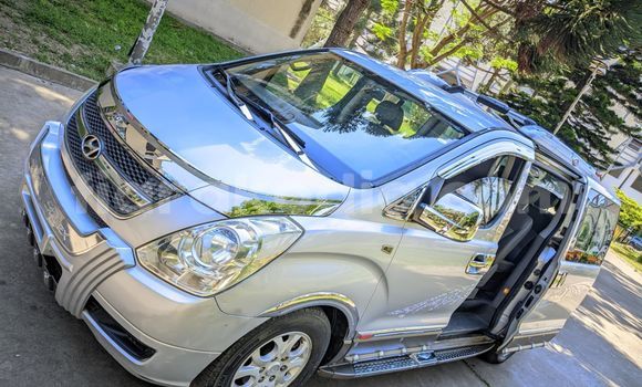 Acheter Occasion Voiture Hyundai Grand Starex Gris à Antananarivo, Analamanga Acheter Occasion Voiture Hyundai Grand Starex Gris à Antananarivo, Analamanga