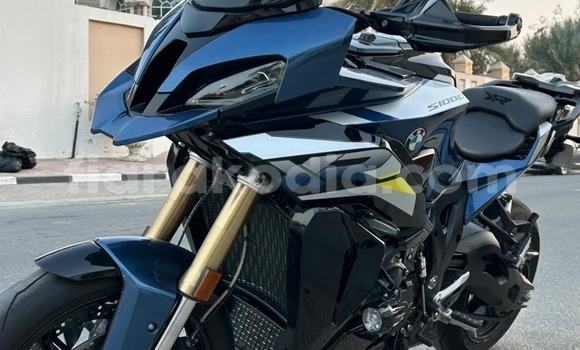 Hividy BMW S 1000 Black Bike in Ambalavao in High Matsiatra Hividy BMW S 1000 Black Bike in Ambalavao in High Matsiatra