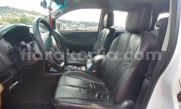 Acheter Occasion Voiture Isuzu D–MAX Blanc à Antananarivo, Analamanga Acheter Occasion Voiture Isuzu D–MAX Blanc à Antananarivo, Analamanga