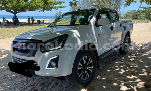 Acheter Occasion Voiture Isuzu D–MAX Blanc à Antananarivo, Analamanga Acheter Occasion Voiture Isuzu D–MAX Blanc à Antananarivo, Analamanga