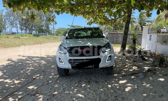 Acheter Occasion Voiture Isuzu D–MAX Blanc à Antananarivo, Analamanga Acheter Occasion Voiture Isuzu D–MAX Blanc à Antananarivo, Analamanga