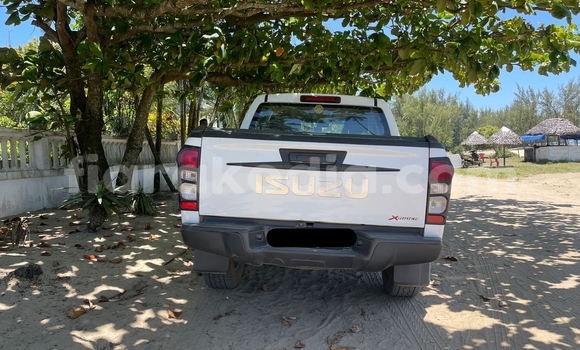 Acheter Occasion Voiture Isuzu D–MAX Blanc à Antananarivo, Analamanga Acheter Occasion Voiture Isuzu D–MAX Blanc à Antananarivo, Analamanga