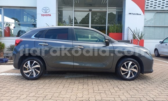 Hividy Toyota Starlet Blue Car in Antananarivo in Analamanga Hividy Toyota Starlet Blue Car in Antananarivo in Analamanga