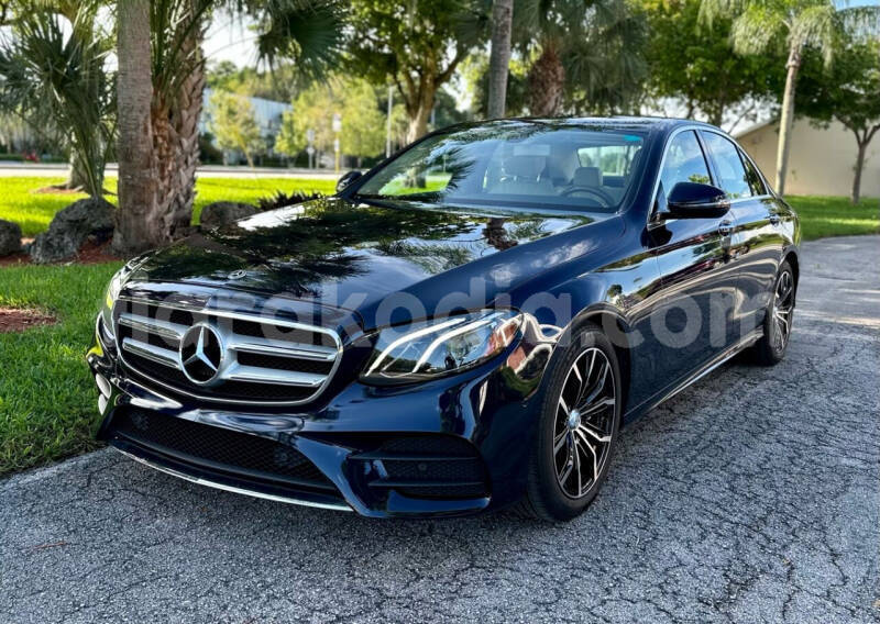 Big with watermark mercedes benz e classe analamanga antananarivo 8364
