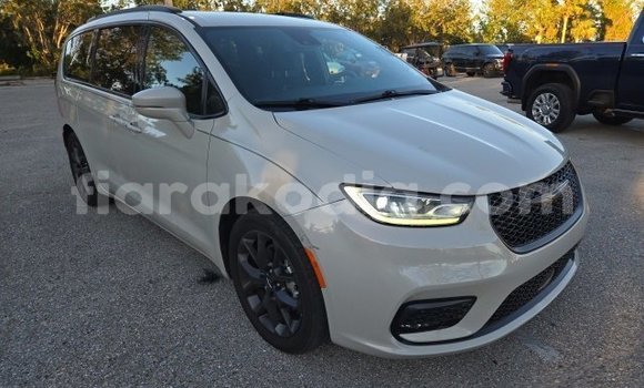 Hividy Chrysler Pacifica fotsy Car in Antananarivo in Analamanga Hividy Chrysler Pacifica fotsy Car in Antananarivo in Analamanga