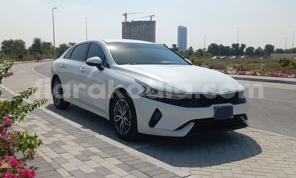 Hividy Kia K5 fotsy Car in Antananarivo in Analamanga Hividy Kia K5 fotsy Car in Antananarivo in Analamanga