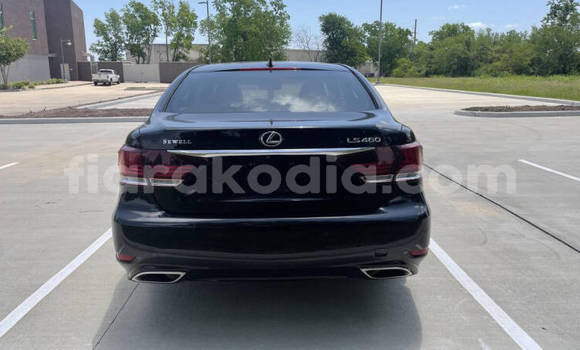 Hividy Lexus LS Blue Car in Antananarivo in Analamanga Hividy Lexus LS Blue Car in Antananarivo in Analamanga