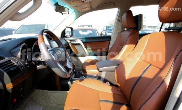 Acheter Import Voiture Toyota Prado Blanc à Import - Dubai, Diana Acheter Import Voiture Toyota Prado Blanc à Import - Dubai, Diana