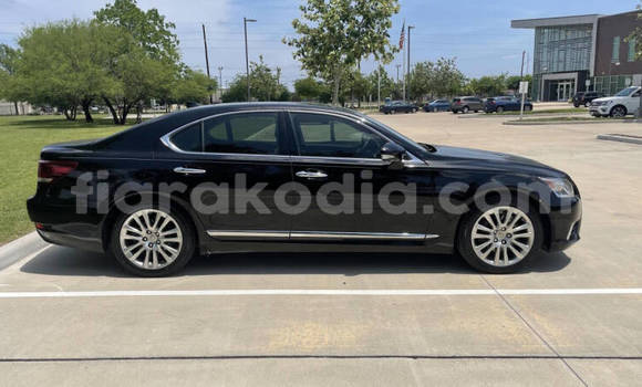 Hividy Lexus LS Blue Car in Antananarivo in Analamanga Hividy Lexus LS Blue Car in Antananarivo in Analamanga